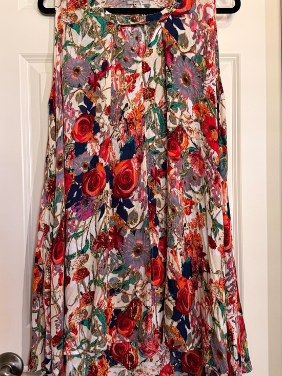 JODIFL Tops - JODIFL Multicolor Floral Tunic with Red Roses